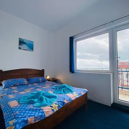 Pierre La Tarmul Marii -primim Vouchere Vacanta Hostel *